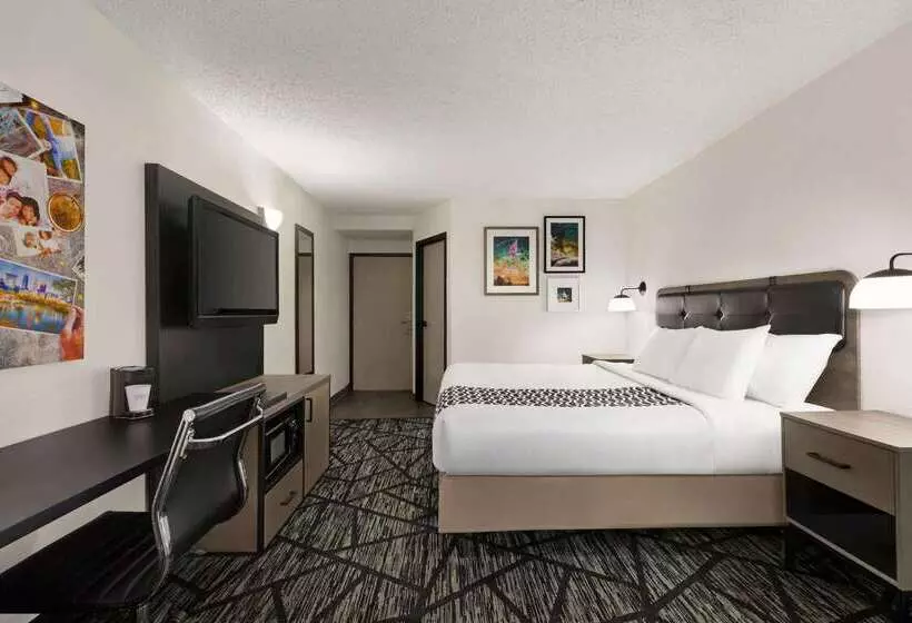 فندق La Quinta By Wyndham Cleveland Airport West