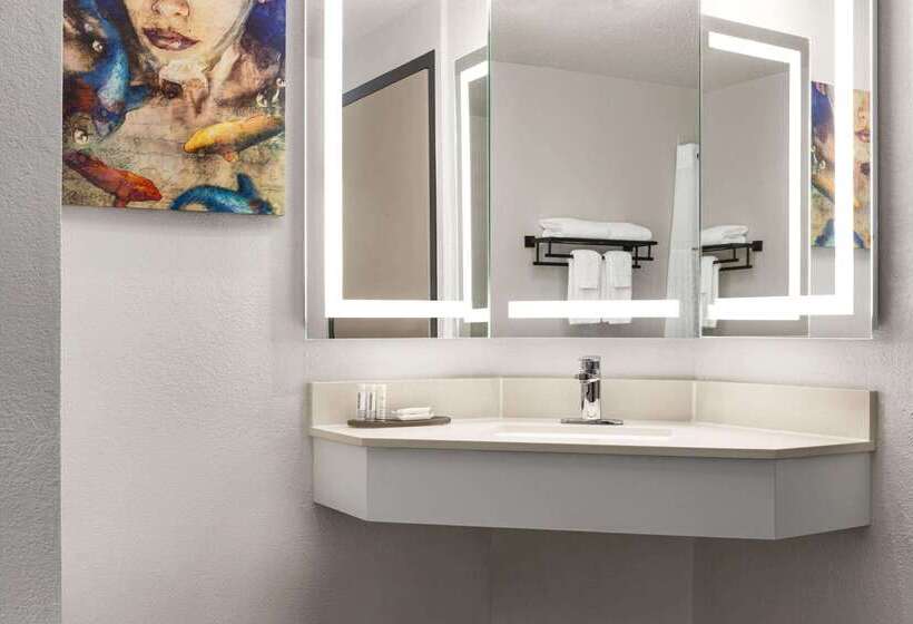 فندق La Quinta By Wyndham Cleveland Airport West