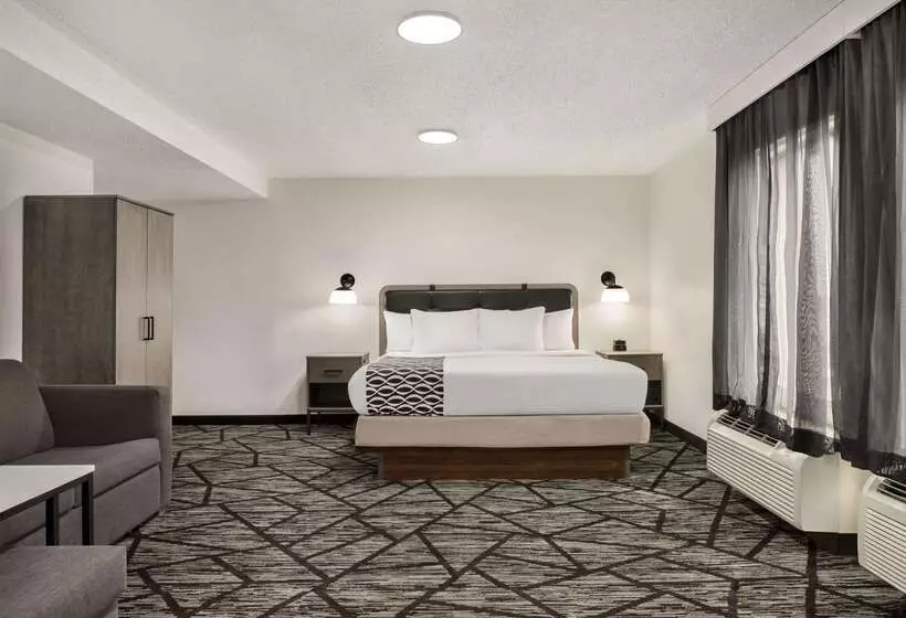 فندق La Quinta By Wyndham Cleveland Airport West