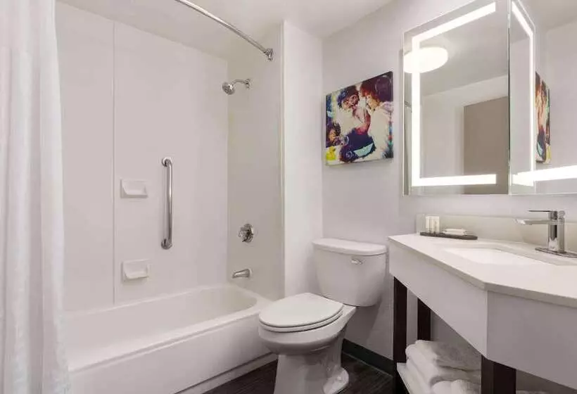 فندق La Quinta By Wyndham Cleveland Airport West