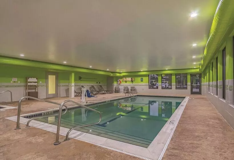 فندق La Quinta By Wyndham Cleveland Airport West