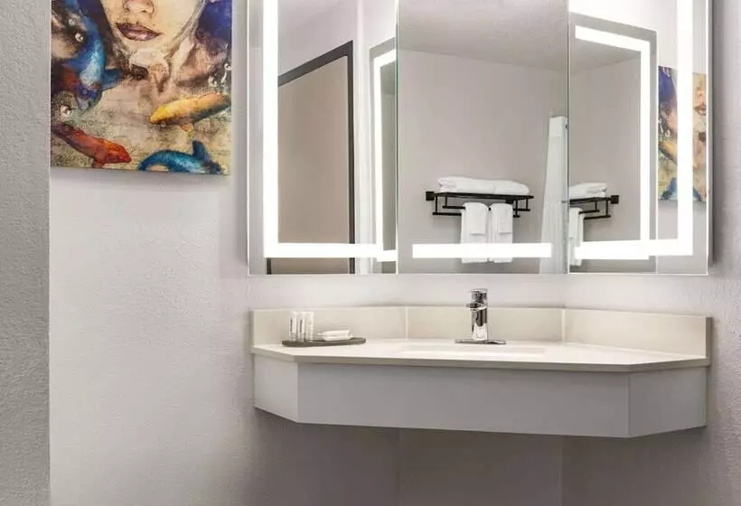 فندق La Quinta By Wyndham Cleveland Airport West