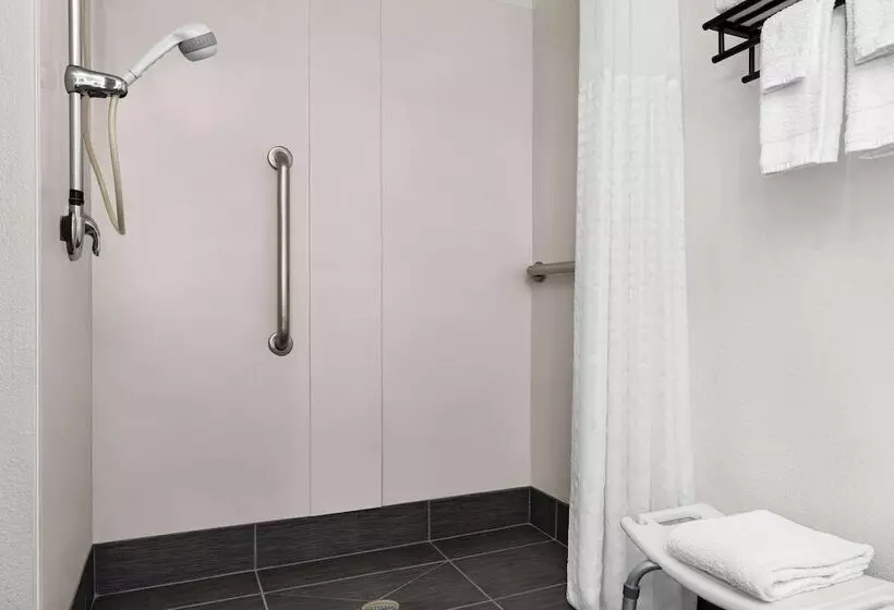 فندق La Quinta By Wyndham Cleveland Airport West