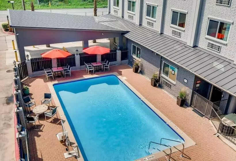 Отель Orangewood Inn And Suites Midtown