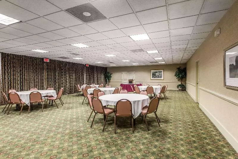 Отель Quality Inn & Suites Mcdonough South I75