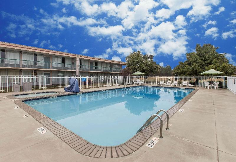 Отель Quality Inn & Suites Mcdonough South I75