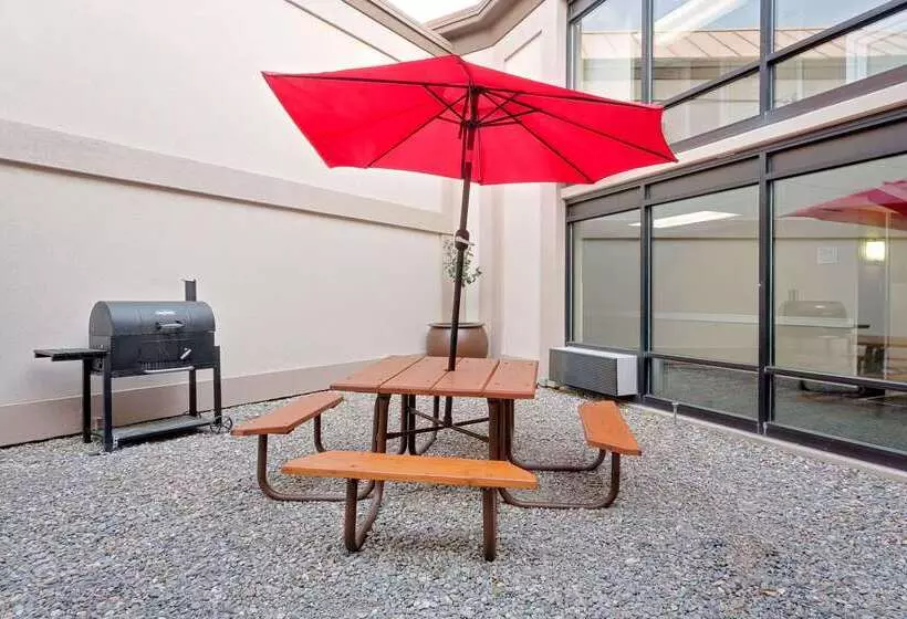 בית מלון כפרי Ramada By Wyndham Provo