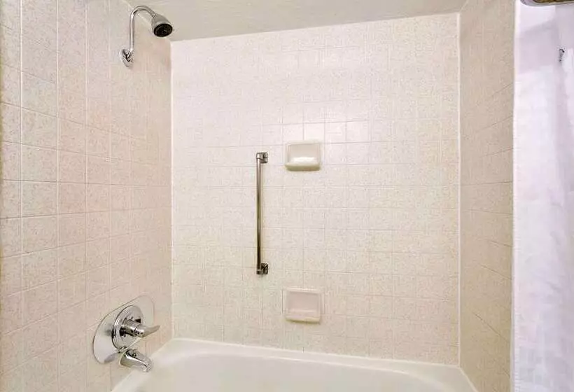 בית מלון כפרי Ramada By Wyndham Provo