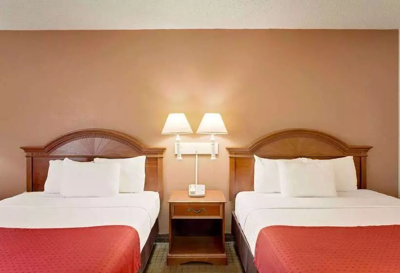 בית מלון כפרי Ramada By Wyndham Provo