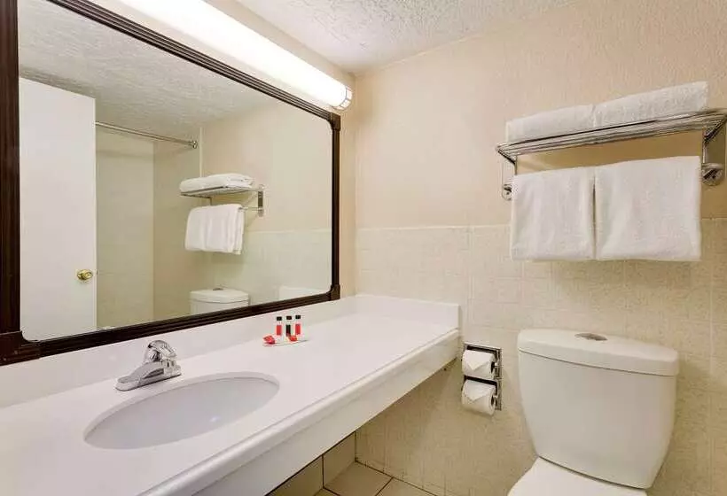 בית מלון כפרי Ramada By Wyndham Provo