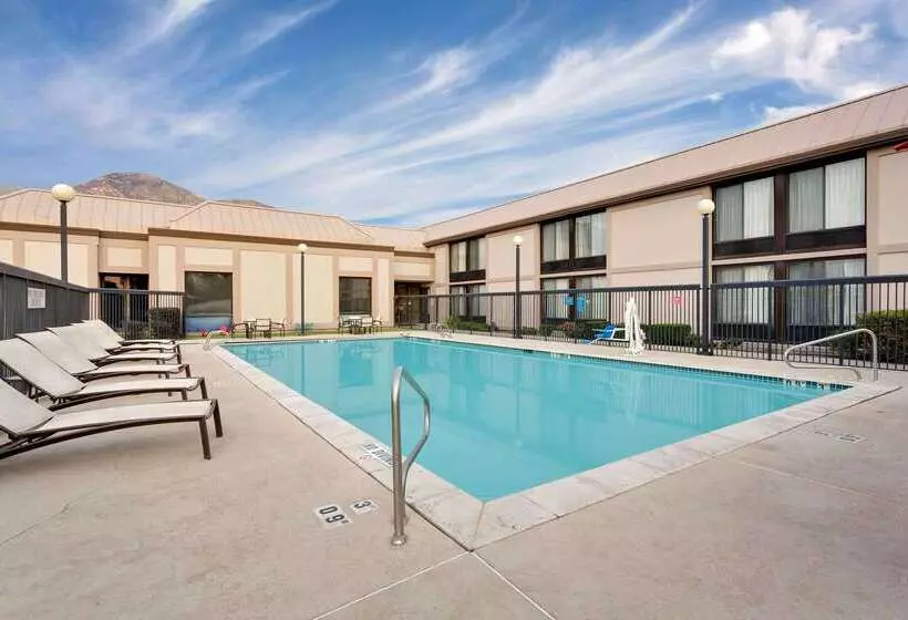 בית מלון כפרי Ramada By Wyndham Provo