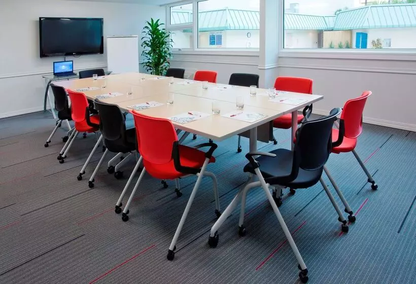 酒店 Ramada Plaza By Wyndham Waikiki