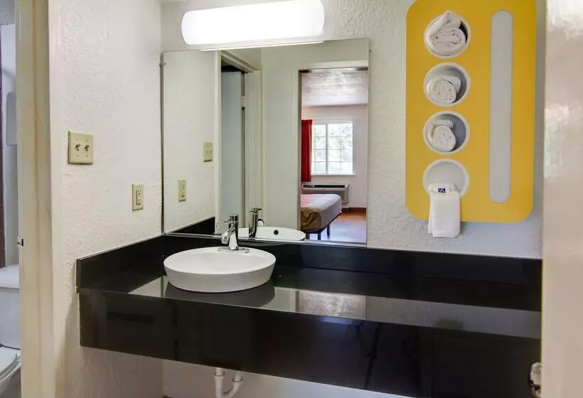 Motel 6 Mount Pleasant, Tx