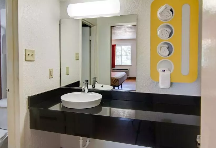 Motel 6 Mount Pleasant, Tx