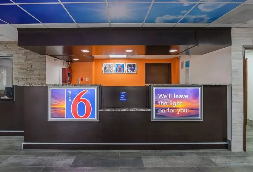 Motel 6savannah, Ga  Midtown