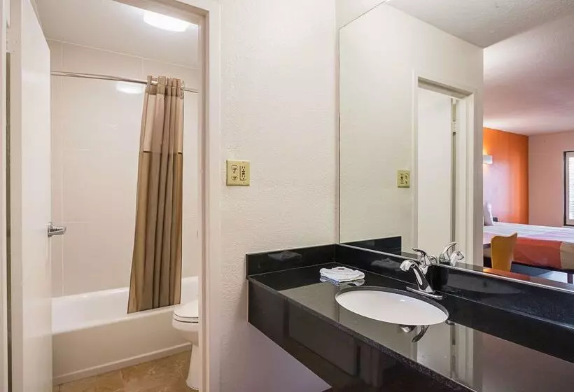 Motel 6savannah, Ga  Midtown