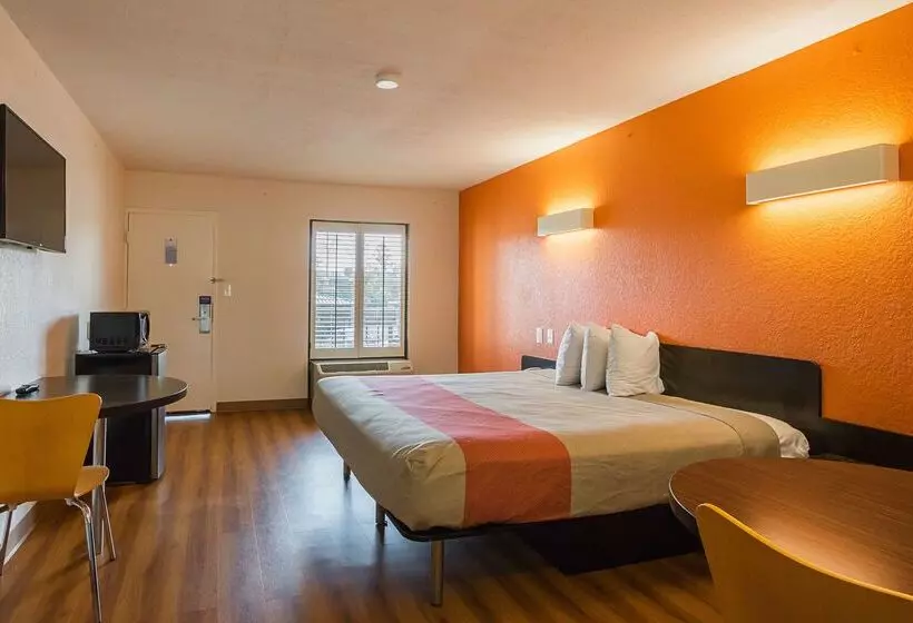 Motel 6savannah, Ga  Midtown