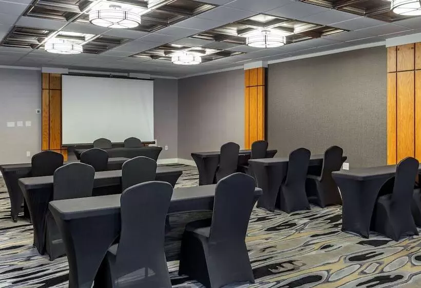 فندق Best Western Plus University Inn