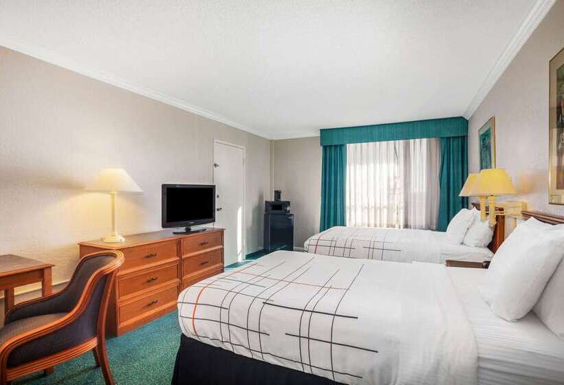 酒店 Days Inn By Wyndham Del Rio