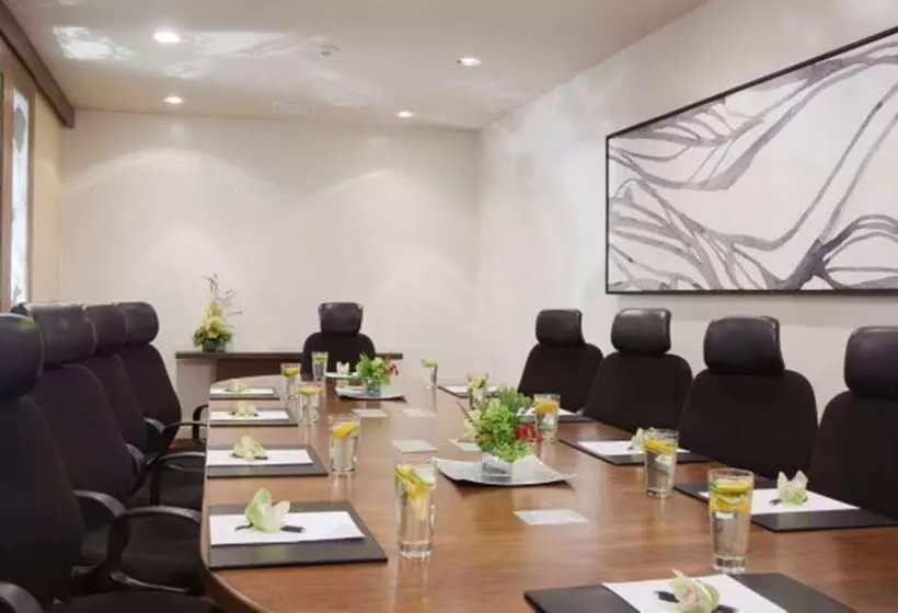 Отель Doubletree By Hilton Monrovia Pasadena Area