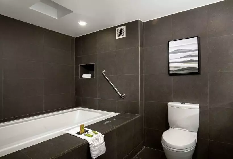 Отель Doubletree By Hilton Monrovia Pasadena Area