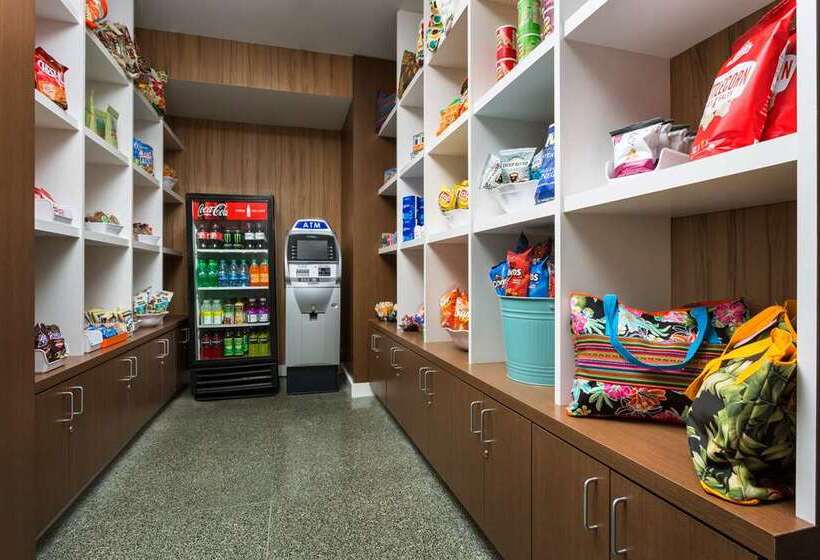 فندق Hilton Cabana Miami Beach Resort