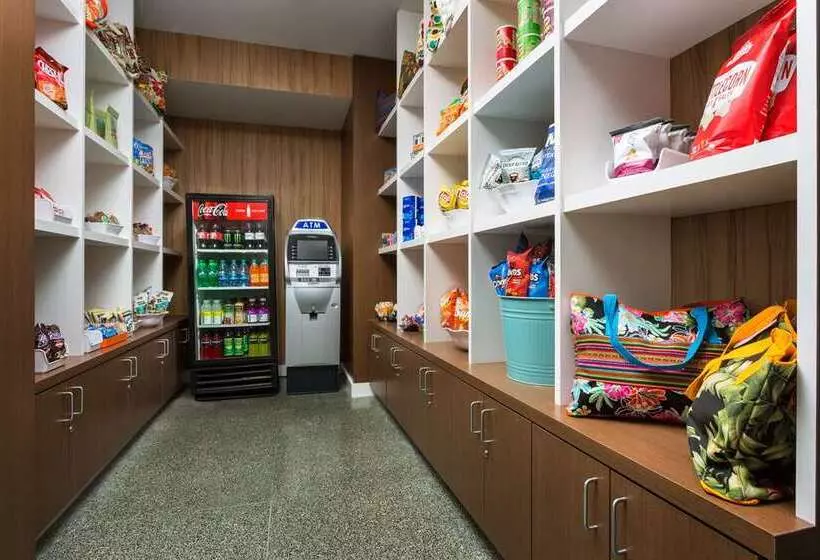 Отель Hilton Cabana Miami Beach Resort