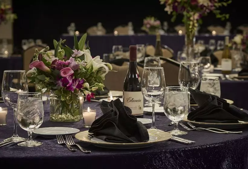 فندق Holiday Inn Alexandria At Carlyle, An Ihg