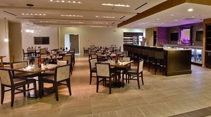 فندق Holiday Inn Charlotte Airport, An Ihg