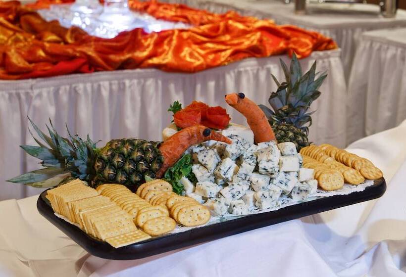 فندق Holiday Inn Charlotte Airport, An Ihg