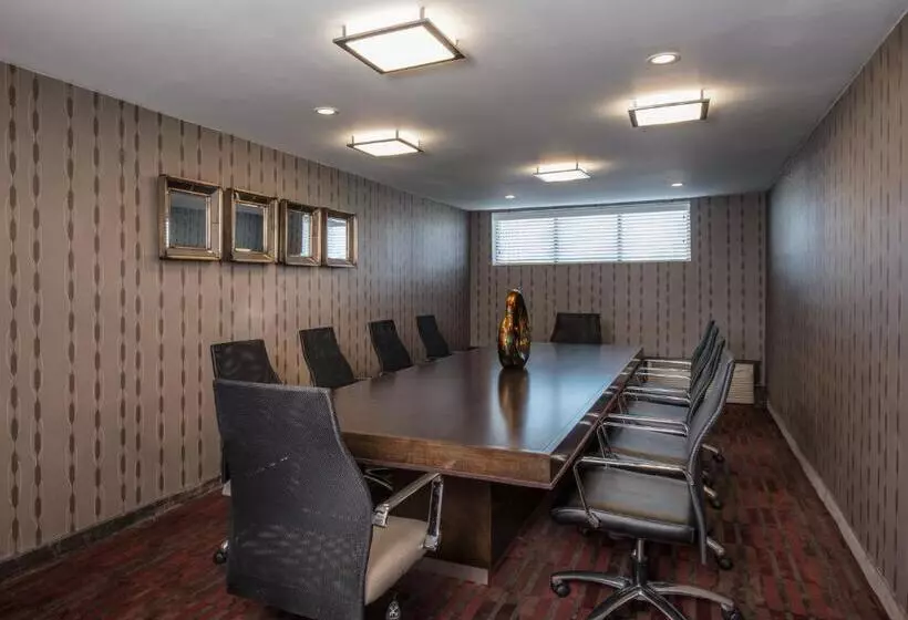 Otel Holiday Inn Charlotte Airport, An Ihg