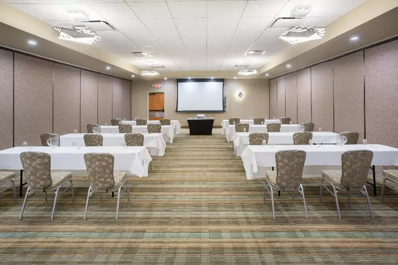 هتل Holiday Inn Riverton Convention Center, An Ihg