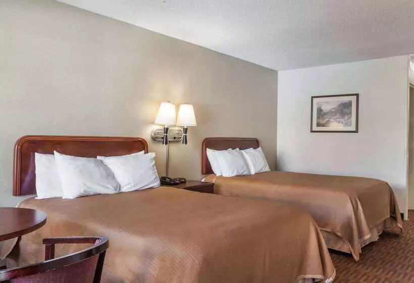 Отель Howard Johnson By Wyndham Albany