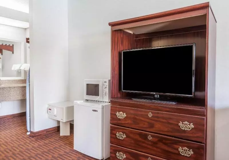 Отель Howard Johnson By Wyndham Albany