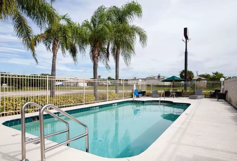 Hotel Howard Johnson By Wyndham Vero Beach/i95