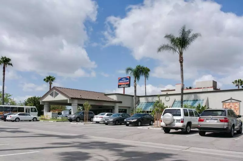 فندق Howard Johnson By Wyndham Fullerton/anaheim Conference Cntr