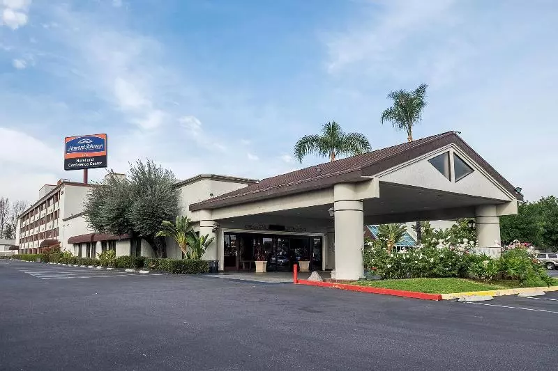 Отель Howard Johnson By Wyndham Fullerton/anaheim Conference Cntr