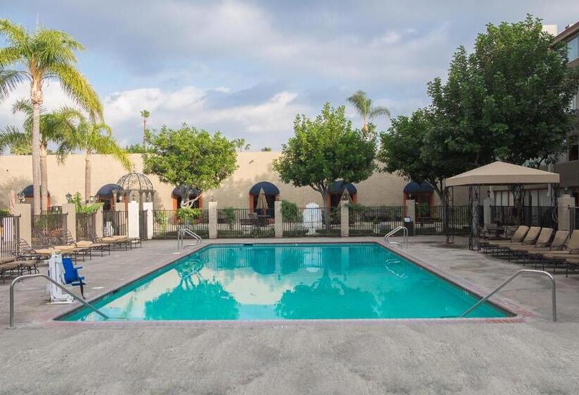 酒店 Howard Johnson By Wyndham Fullerton/anaheim Conference Cntr