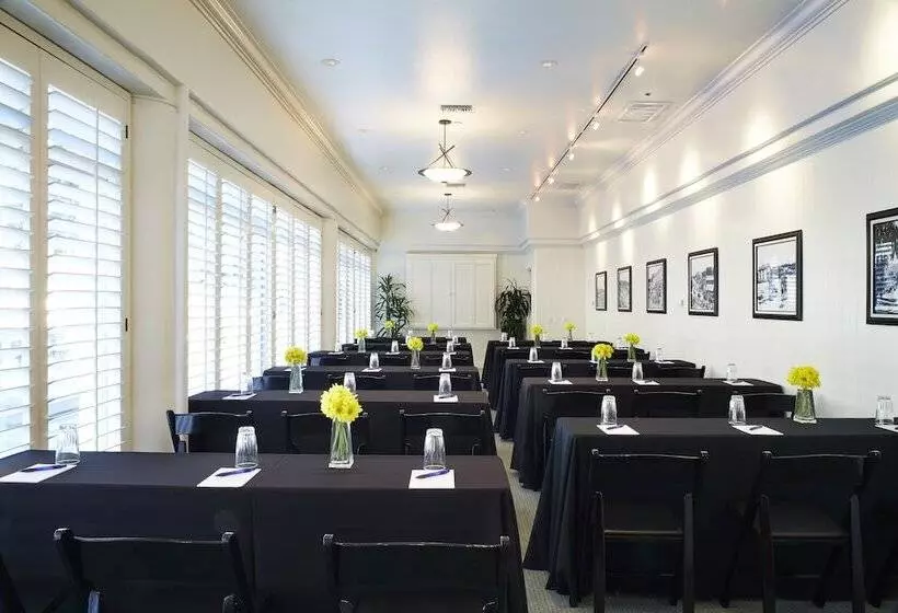 فندق Casa Loma Beach