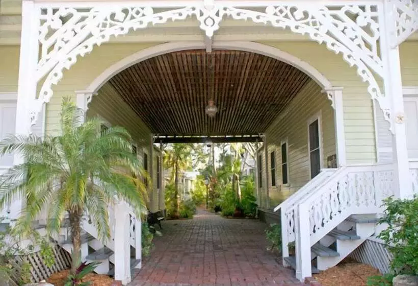 هتل Island City House