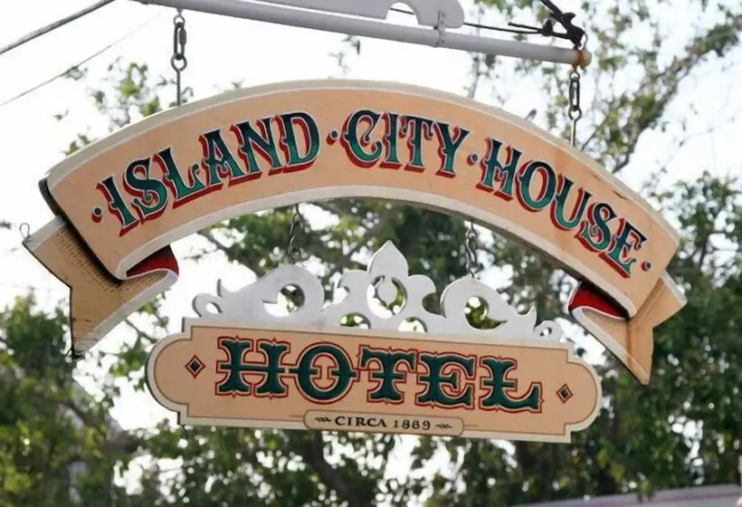 هتل Island City House