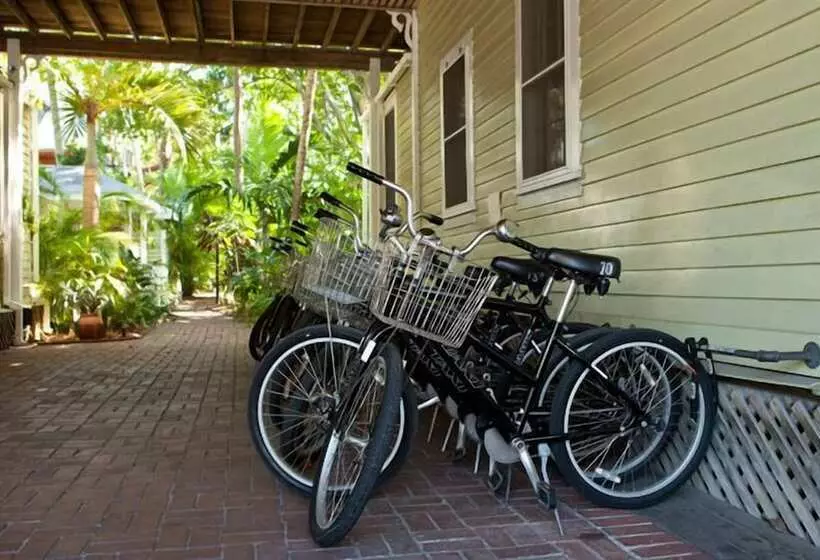 هتل Island City House