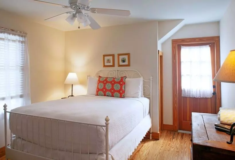 هتل Island City House