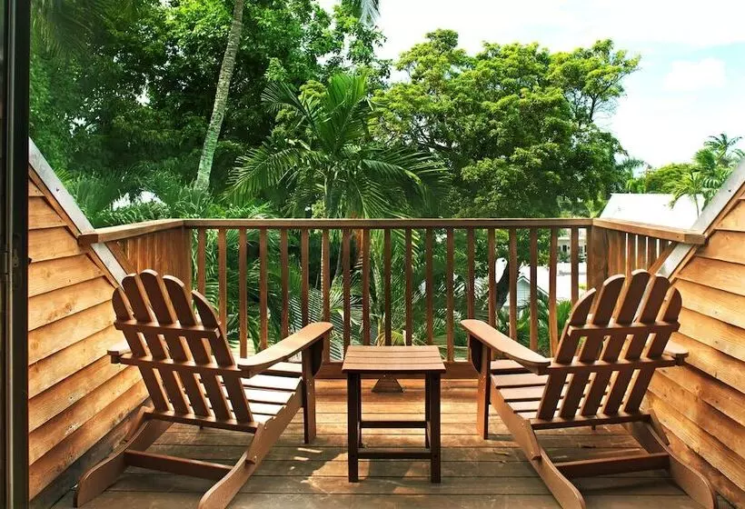 هتل Island City House