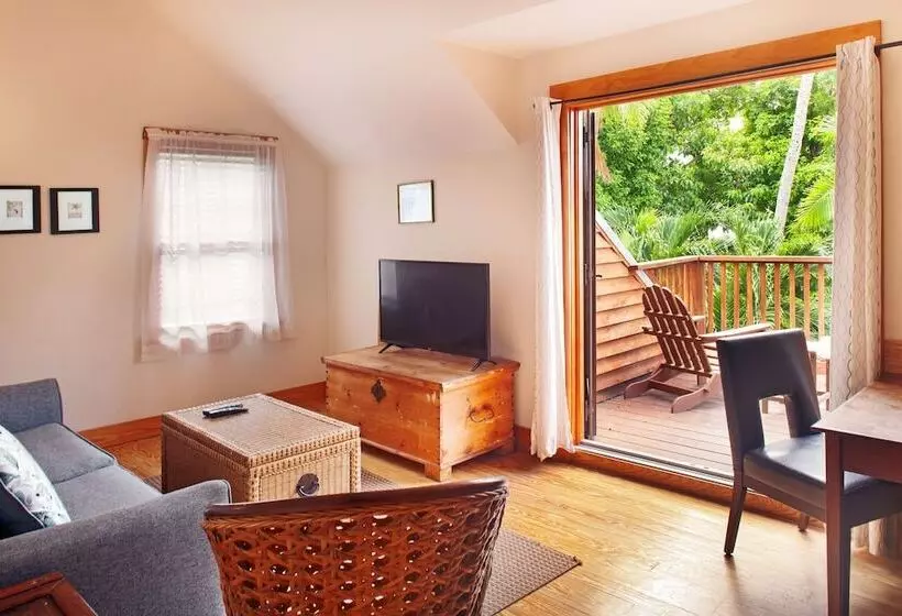 هتل Island City House