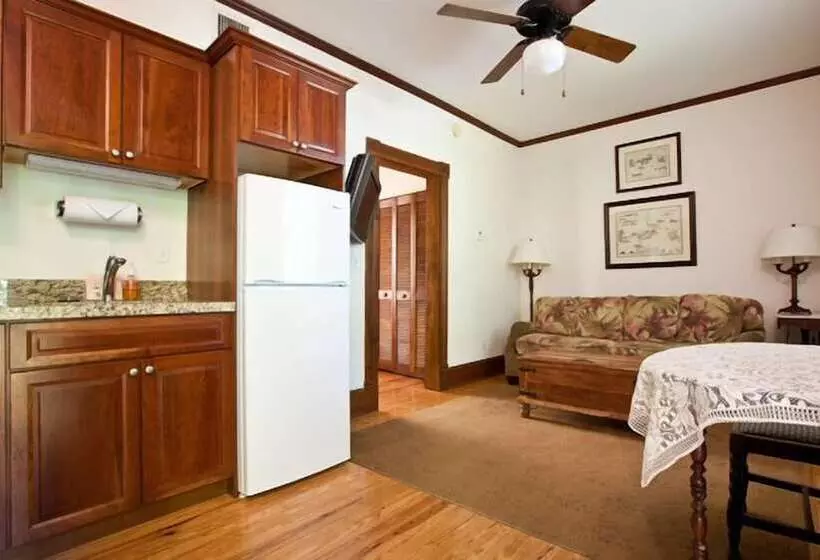 هتل Island City House