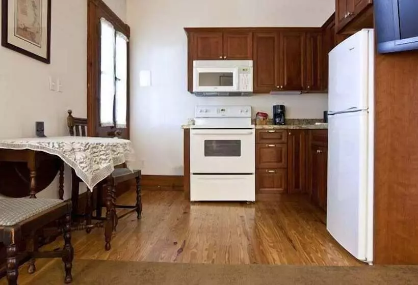 هتل Island City House