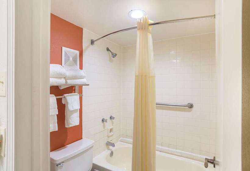 فندق Quality Inn