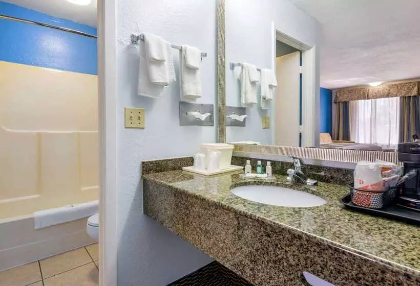 فندق Quality Inn Sarasota North Near Lido Key Beach