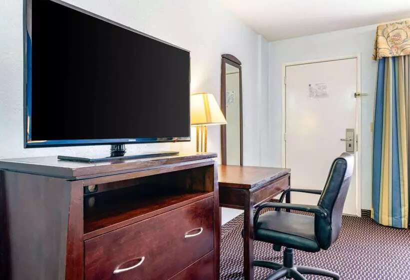فندق Quality Inn Sarasota North Near Lido Key Beach